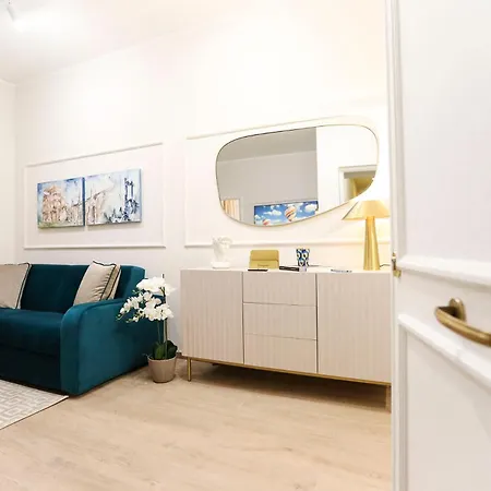 Lady A In Rome- Luxury * Rom